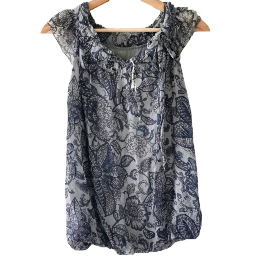 Gusy silk floral sleeveless blouse. Never worn. Size small.